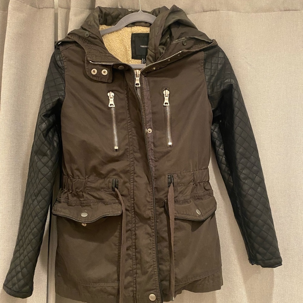 GREEN AND LEATHER COAT FOREVER 21